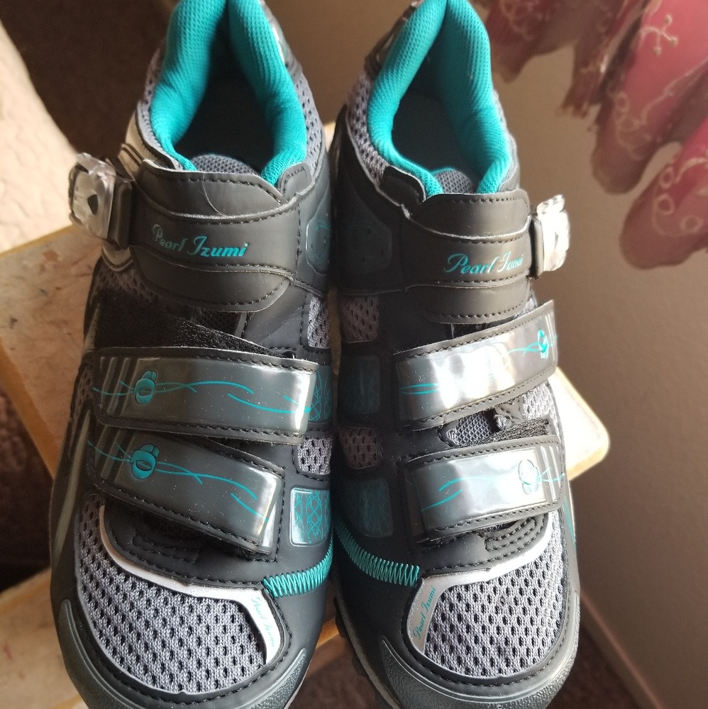 Cycling shoes
